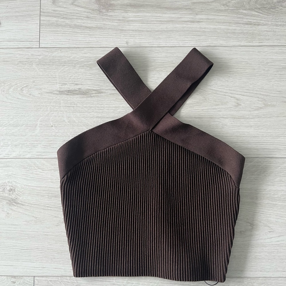 Aritzia Babaton Sculpt Criss-Cross Cropped Top